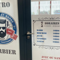 Autocollant micro-perforé pour vitrine