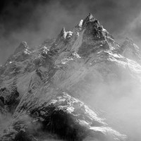 Papier Peint Panoramique Montagne Brumeuse 3