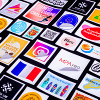 Autocollant découpe mi-chair vitrine