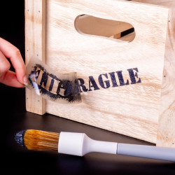 Lettrage adhésif en pochoir